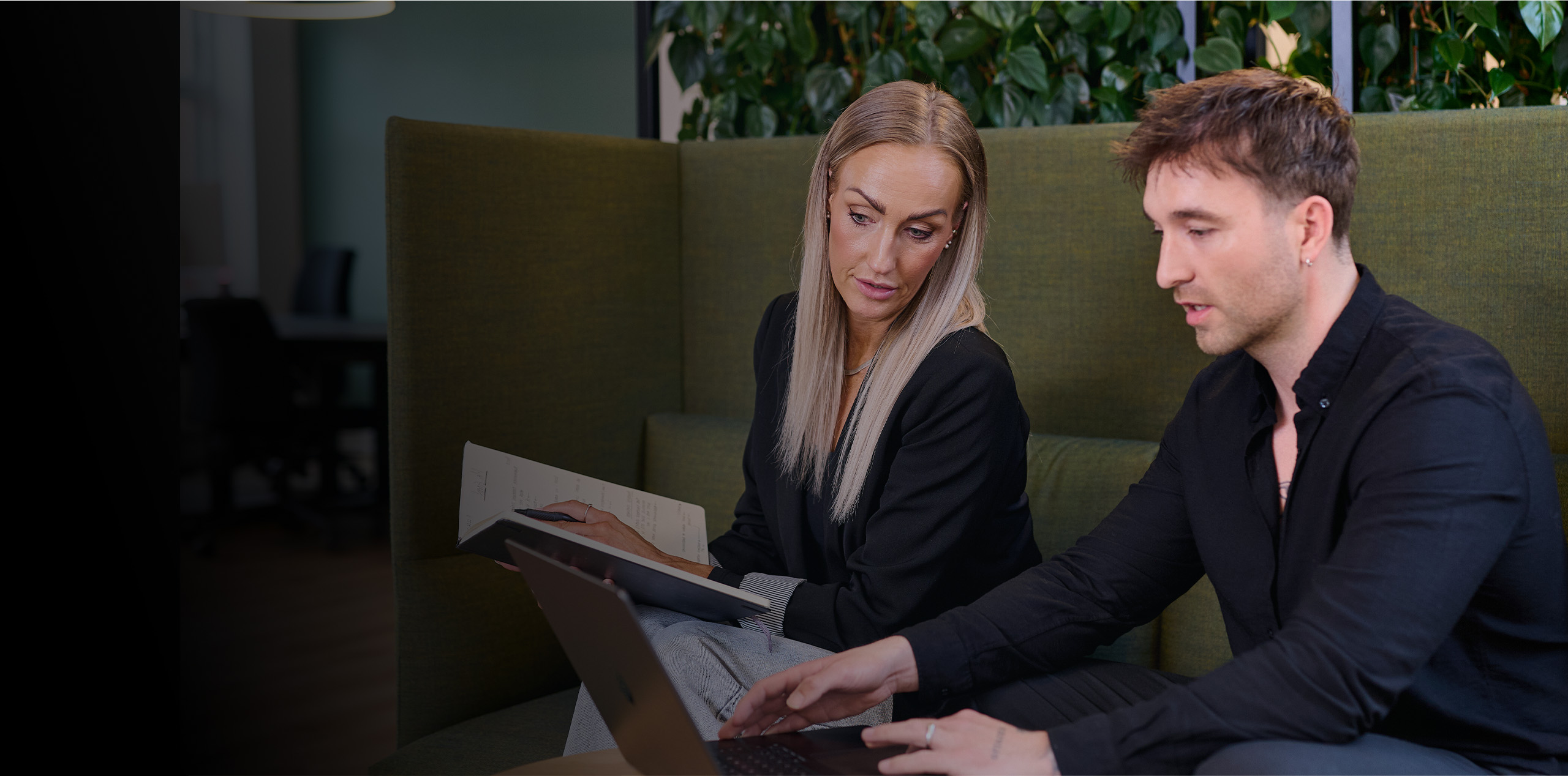 Kreativ digital produktion med visuel styrke hos Adjust Digital